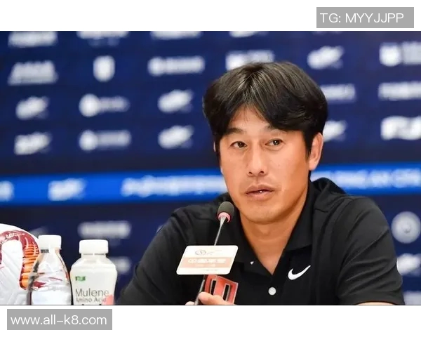 成都蓉城授予徐正源功勋主教练称号助力冲超与亚冠征程